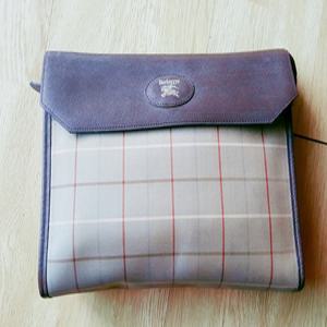 명품 버버리(영국정품)클러치 세컨백 맨스백 손가방 세련된디자인 클래식체크 가장멋진 남성 파우치