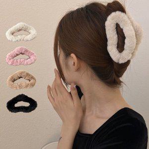 어나더뷰 뽀송 밍크퍼 구름 집게핀 겨울 털 악세사리 1786