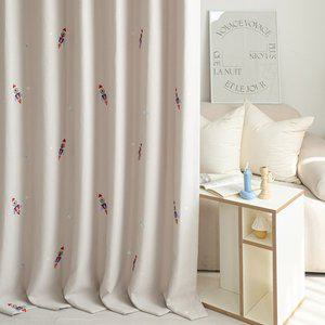 [메종텍스타일]프리미엄 키즈커튼 아이방 우주로켓 자수 암막커튼 기본핀형 2color