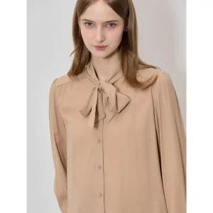 [리스트]타이 셔링 라운드넥 블라우스 택가격 138000원 _P404916437