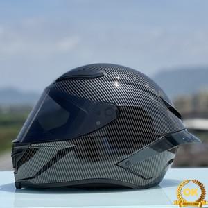 카본 파이버 디자인 헬멧 풀페이스 뉴비티 레이싱 오토바이용 빅 스포일러