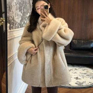 2025 겨울 신상품 미디 롱 차이나 슬리브 밍크 루즈한 에코 여성 퍼 코트입니다