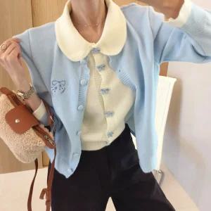 마이벨 리본자수 배색 카라 레이어드 리본단추 겨울 니트가디건 (2color)