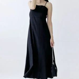 [하프클럽/]백트임 클래식 크로스 홀터 소매없음 블랙컬러롱드레스 비치드