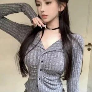 [다잇템] 여성용 카라 무드 키치 오픈 잔주름 슬림핏 니트