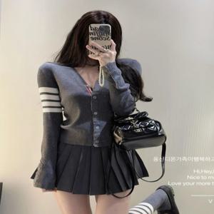 새로운 프레피 스타일 슬림핏 스트라이프 니트 가디건 컬러블록 긴팔 코트 한국 봄 가을 슬리밍 여성 자켓 그레이 화이트