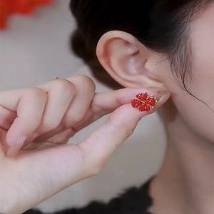 빅토리아 베어 디자인 레드 회전 4 Le 클로버 귀걸이 S925 실버 바늘 독특한 디자인 Faion Jewelry Accories
