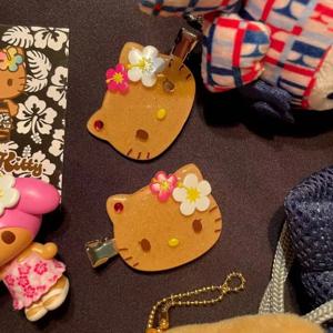 Kawaii Sanrio 블랙 스킨 헬로 키티 머리핀 달콤한 소녀 귀여운 만화 앞머리 사이드 클립 어린이를위한 크리 에이 티브 머리 장식 생일 선물