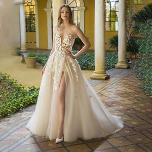 맞춤형 연인 레이스 아플리케, 전면 분할 웨딩 드레스, 백리스 시스루 및 버튼, 맞춤형 신부 가운