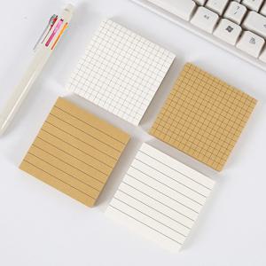 n번 읽고 흰색 크라프트지 스티커 메모를 붙입니다. 학생들은 스티커 메모를 떼어낼 수 있습니다.