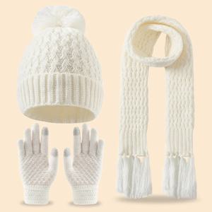 겨울철 3세부터 12세까지 어린이를 위한 이 북극 벨벳 모자와 하트 패턴이 있는 스카프는 귀엽고 다재다능하며 일상 생활에 적합합니다.