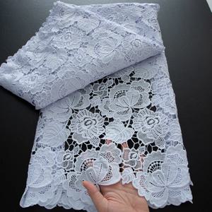 2025 Guipure 레이스 패브릭 여성을위한 고품질 5 야드 니트 화이트 나이지리아 아프리카 장식 조각 코드 레이스 패브릭 드레스 A4070
