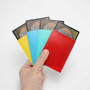 100PCS 66*91mm 페니 컬러 매트 Katana 트레이딩 카드 슬리브 홀더 MTG 카드 야구 카드 슬리브 용 TCG 카드 수호자
