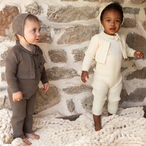 AP 베이비 브리티시 니트 코디 컬렉션 베이비 키즈 모달 롬퍼 귀여운 니트 가디건과 오버올 바지