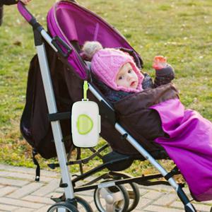 2Pcs 컴팩트 물티슈 디스펜서 피부에 안전하고 부드러운 대용량 야외 물티슈 홀더 물티슈 디스펜서 베이비 물티슈 여행 케이스