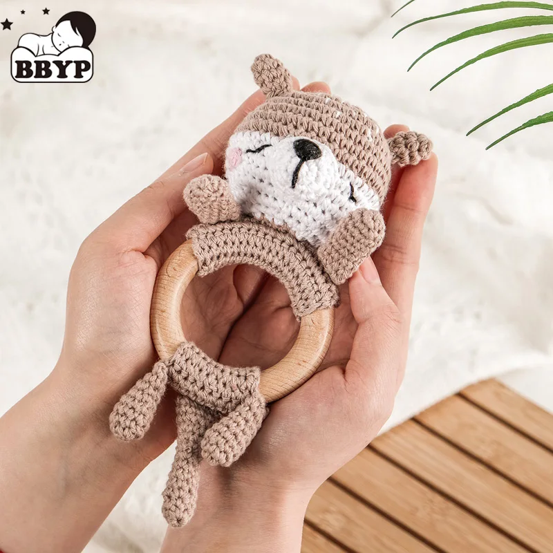 1Pc 아기 딸랑이 나무 Teether 음악 반지 크로 셰 뜨개질 동물 수달 음악 딸랑이 노리개 팔찌 유아 장난감 아기 젖니가 남 선물