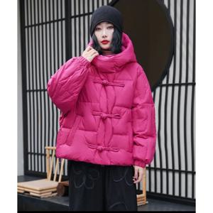 여성용 신상 겨울 다운 자켓, 에스닉 스타일 두꺼운 버클 장식의 짧은 후드, 레트로 화이트 덕다운 따뜻한 루즈핏 코트