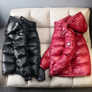 짧은 키 커플을 위한 새롭고 반짝이는 노워시 다운 재킷, 패셔너블하고 트렌디한 레트로 스타일, 루즈하고 두꺼운 화이트 덕다운 재킷