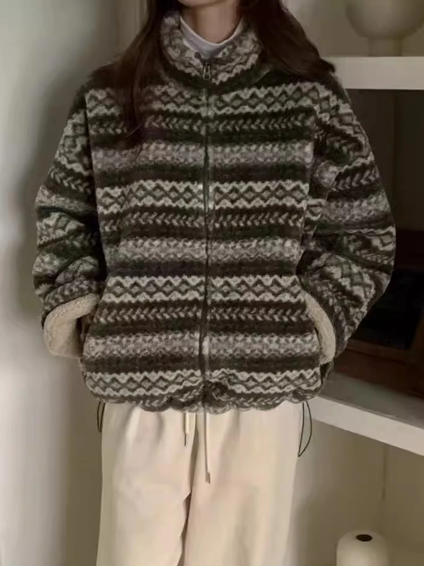 안티에이징 엘레강스 컬러 블록 자수 드로스트링 양털 재킷 여성용 겨울 신상 스탠드 칼라 다용도 코튼 탑