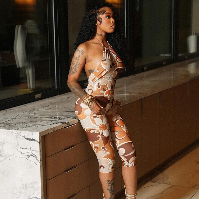 CUTENOVA 여성 다채로운 꽃 프린트 또는 솔리드 컬러 점프 슈트 여성 곡선 교수형 넥 타이 스트랩 백 레스 7 포인트 점프 슈트