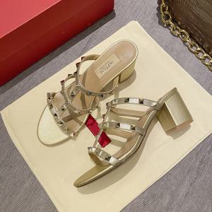여성 샌들 검투사 여름 2025 럭셔리 브랜드 디자이너 굽 슬리퍼 가죽 실버 리벳 하이힐 숙녀 신발 여성