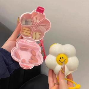 대형 귀여운 꽃 모양 휴대용 약통, 다섯 칸으로 된 밀폐형 귀걸이 보석 휴대용 보관함