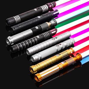 RGB 금속 광선 검 루크 라이트 세이버 2 In 1 16 색 금속 레이저 칼 충전식 장난감 파티 글로우 칼 코스프레 선물