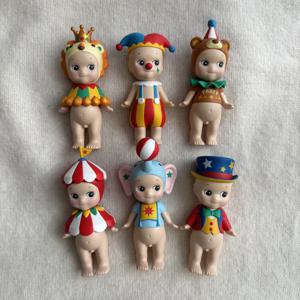 소니 엔젤 미니 피규어 서커스 시리즈 2019 박스 없음 가방 없음 블라인드 박스 광대 곰 코끼리 서커스 텐트 실크 모자 토끼 SAS65602