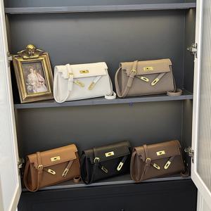 대용량 빈티지 감각과 심플한 고급 가죽을 갖춘 비즈니스 여성을 위한 세련된 디자이너 토트백