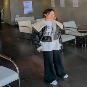 양털 칼라 PU 가죽 재킷 여성용 루즈핏 레이지 스타일 플리스 안감 따뜻한 바이커 의류 큰 턴다운 칼라 코트