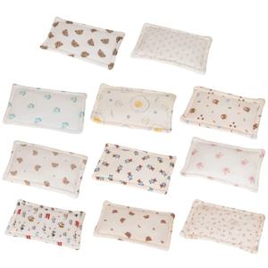 부드럽고 통기성이 뛰어난 신생아 베개 면화 아기 침구 베개는 소년 소녀 내구성을 위해 유아에게 편안한 휴식을 제공합니다.