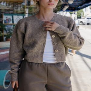 달콤하고 세련된 버튼 장식의 라운드넥 긴팔 니트 자켓, 2025년 가을 신상 여성 의류