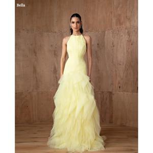 Bella 맞춤형 옐로우 홀터넥 넥 다층 가운 드 soirée 메쉬 패브릭 a 라인 파티 드레스 바닥 길이 댄스 파티 드레스 2025