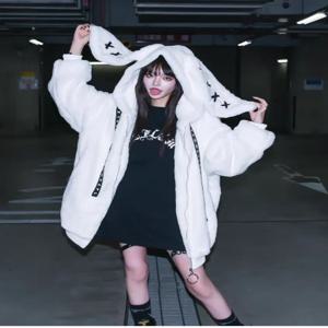 Mauroicardi 겨울 달콤한 카와이 부드러운 따뜻한 보라색 가짜 모피 코트 여성 토끼 귀 럭셔리 디자이너 의류 푹신한 자켓 까마귀