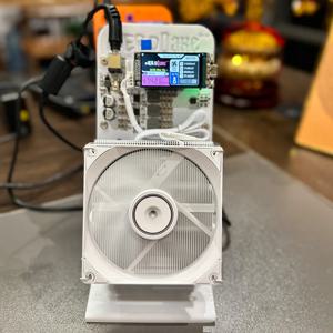 NerdQaxe++ 4.8TH/s 솔로 비트코인 ​​채굴기(BM1370 칩 포함) EU/US/UK/AU 플러그 포함 암호화폐 채굴용