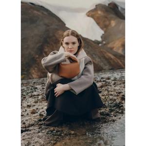 여성용 핸드헬드 도시락 가방 2025 신상 고급 질감 니치 핸드백 숄더 벤토백 크로스백 여성 출퇴근 가방