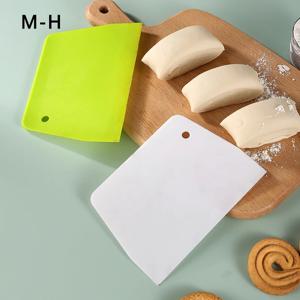 2 PCS 베이킹 도구 플라스틱 스크레이퍼 DIY 과자 크림 주걱 사다리꼴 반죽 절단 칼 케이크 분배기 주방 악세사리