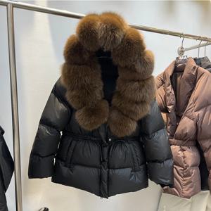 여성용 두꺼운 숏 다운 재킷 2025 신상 천연 여우털 칼라 후드 허리 조임 따뜻한 외투 한국 스타일 출퇴근용