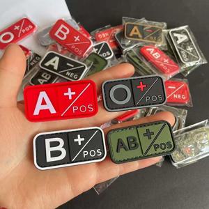 후크가 있는 작은 패치, PVC 혈액형 A B AB O POS NEG Emblemen, 배낭, 야외 장비의 군사 전술 배지 패치