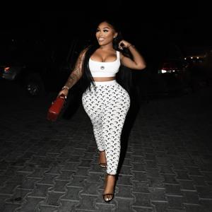 세련된 레이디 문 인쇄 스포츠 2 조각 세트 여성 민소매 자르기 탑과 스키니 바지 정장 2025 여름 거리 피트니스 의상