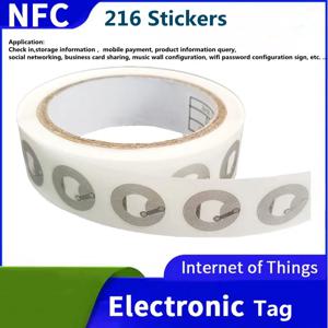 Ntag216 자체 접착 NFC Lable 태그 스티커 13.56MHz ISO14443A 전자 태그 범용 216 RFID 전화 사용 가능한 접착 라벨