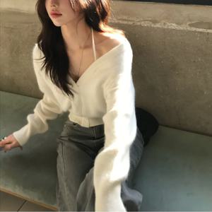 여성 니트 브이넥 숏탑 시크 디자인 심플한 홀터넥 원숄더 투웨이 착용 두꺼운 겨울 패션 여성복