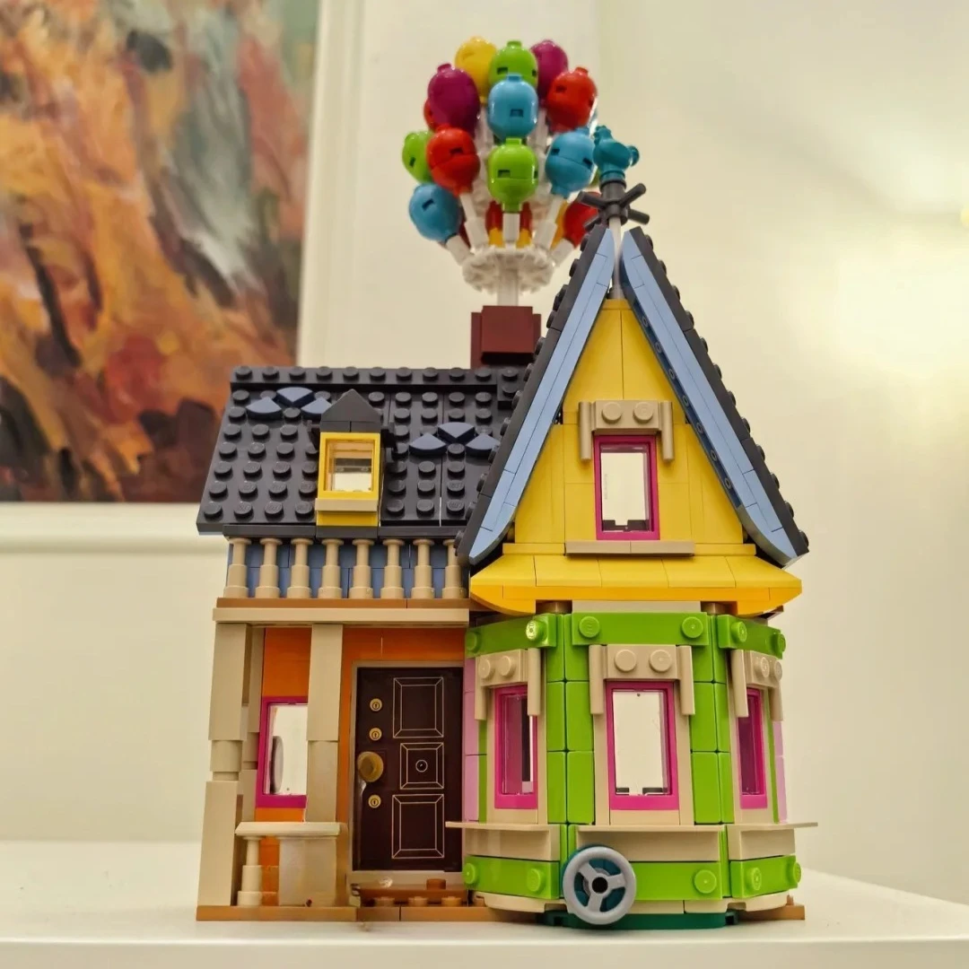 플라잉 하우스 43217 빌딩 블록 세트는 크리스마스 선물에 적합하며 레고 입자와 호환됩니다.