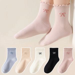 여아 및 유아용 레이스 리본 패턴이 있는 무작위 혼합 색상 아동용 양말 3쌍, 일상 생활에 적합한 사계절 다용도 종아리 중간 양말