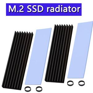 열 실리콘 패드가 있는 M.2 방열판 방열판 PC/PS5 M.2 SATA SSD용 검정색 고무 스트랩 2개가 있는 2280 SSD 방열판