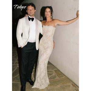 도쿄 맞춤형 베이지 스트랩리스 웨딩드레스 민소매 뒤 레이스업 브라이덜 가운 2025 머메이드 플로어-길이 웨딩드레스