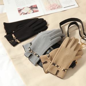 Derong 여성용 벨벳 따뜻한 금속 체인 장식, 운전 및 사이클링에 적합한 터치 스크린 장갑 한 쌍, 겨울