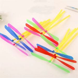 50 Pcs 야외 장난감 전통적인 클래식 플라스틱 대나무 잠자리 프로펠러 어린이 장난감 비행 화살표 어린이 게임