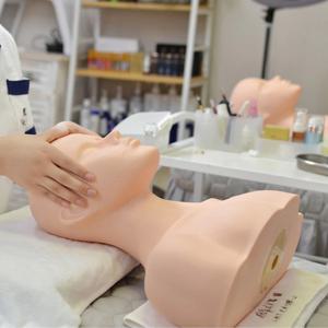 큰 하프 바디 부드러운 실리콘 화장품 마네킹 머리 메이크업 접목 눈썹 디자인 마사지 연습 페이스 페인팅 모델