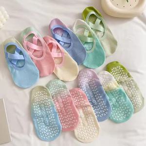 여성용 필라테스 피트니스 그립 강도 실내 댄스 스포츠 양말에 적합한 1 쌍의 그라디언트 실리콘 요가 양말